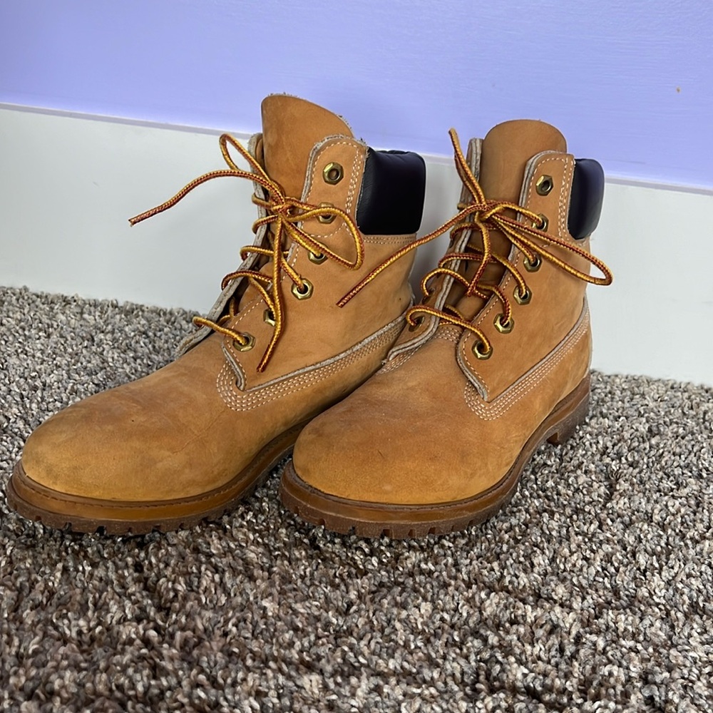 Woman’s size 6 Timberlands